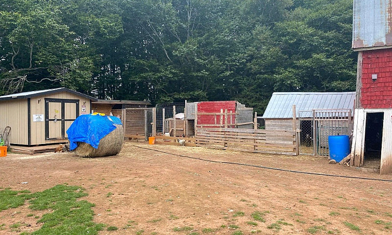 Hobby Farm  On 5.4 A...