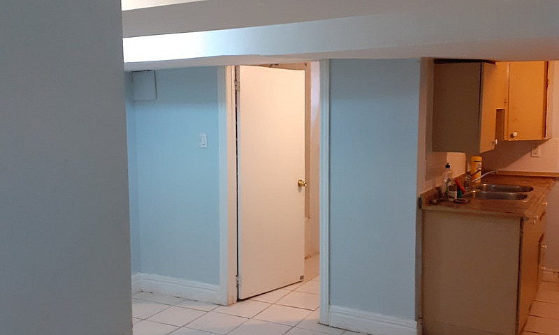 Basement 2Bedroom Un...