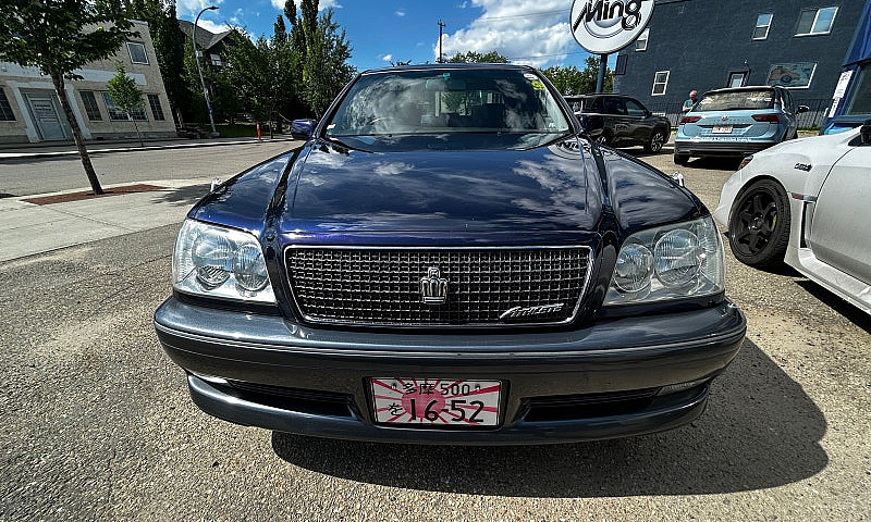 2000 Toyota Crown At...