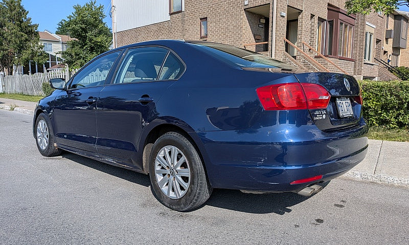 2012 Volkswagen Jett...