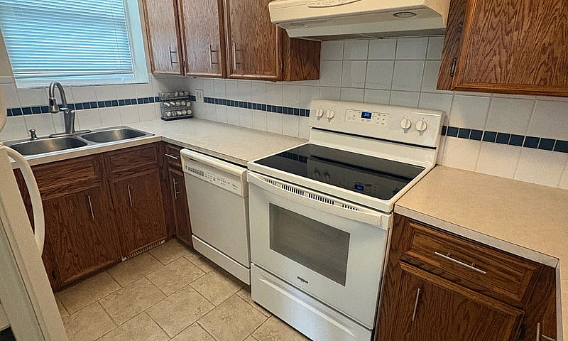 2 Bedroom Basement S...
