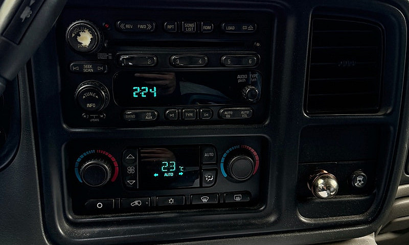 2005 Chevy Avalanche...