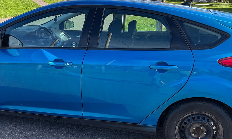 2017 Ford Focus Se -...
