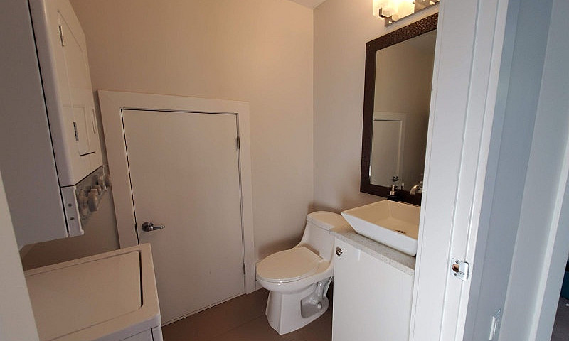 2 Beds 1.5 Bathroom ...