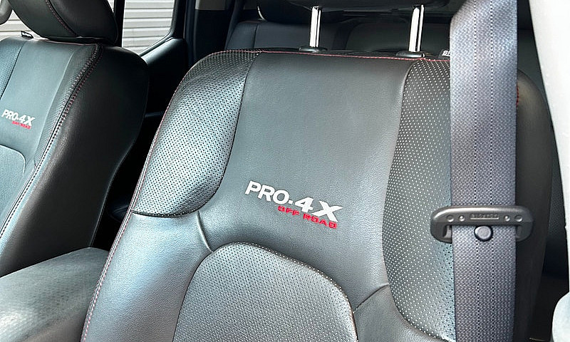 Nissan Pro-4X Fronti...