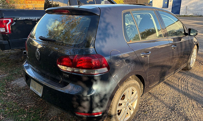 2011 Volkswagen Golf...