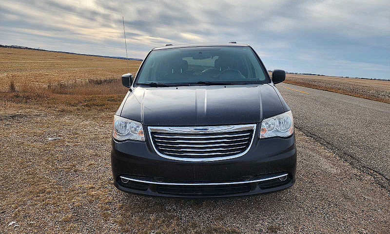 2014 Chrysler Town &...
