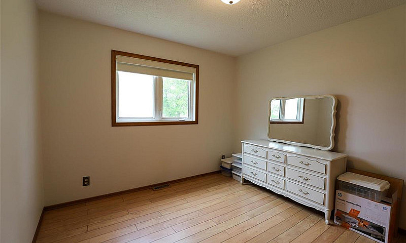 Charming 3 Br Huge L...
