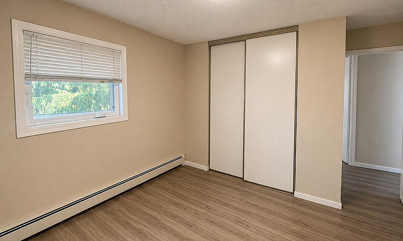 Close To U Of L, 2Br...