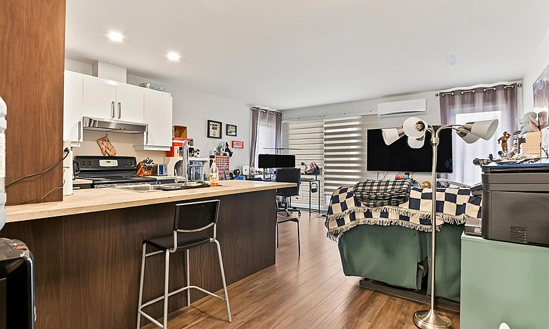 Condo À Vendre, Deux...