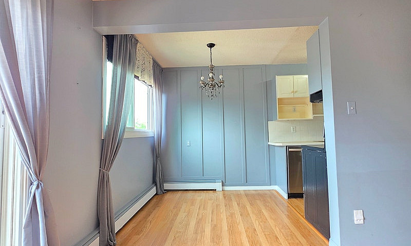 Spacious 2-Storey 2 ...