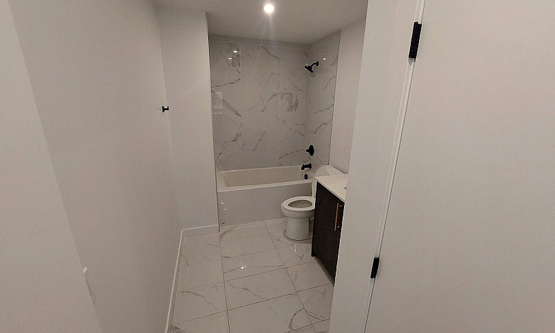 2 Bedroom / 2 Bath U...
