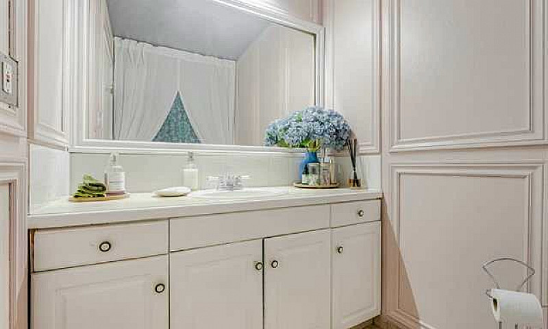 Spacious 2-Storey 2 ...