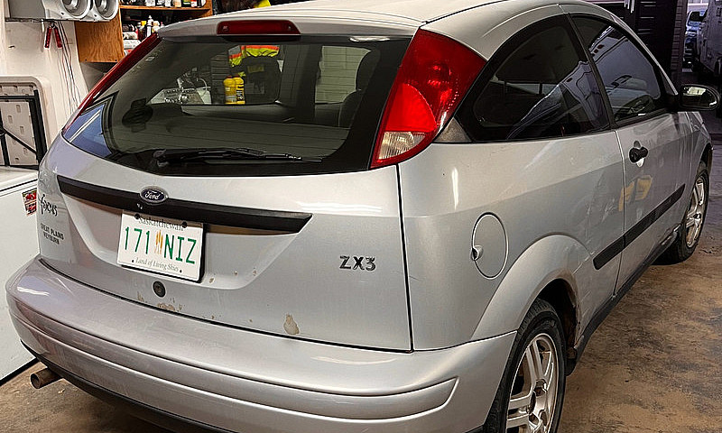 2000 Ford Focus Zx3...