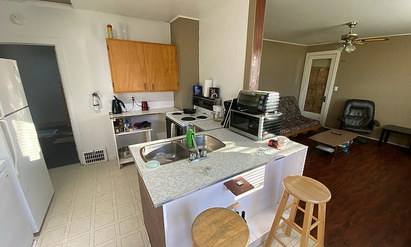Suite For Rent In Tr...