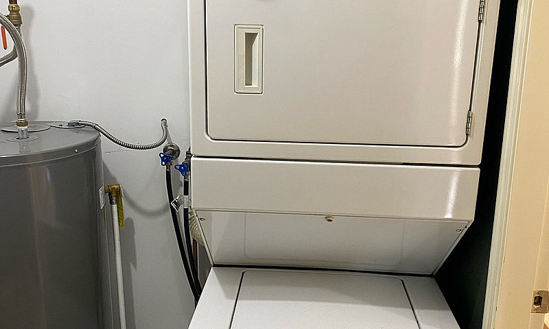 2 Bed, 1 Bath Top Fl...