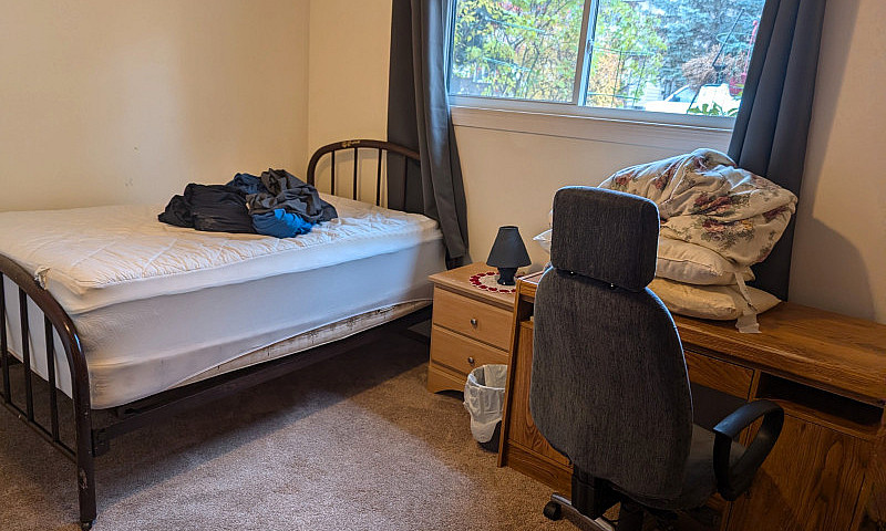 1 Bdrm. Suite For Re...