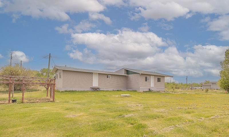 Bungalow On 10 Acres...