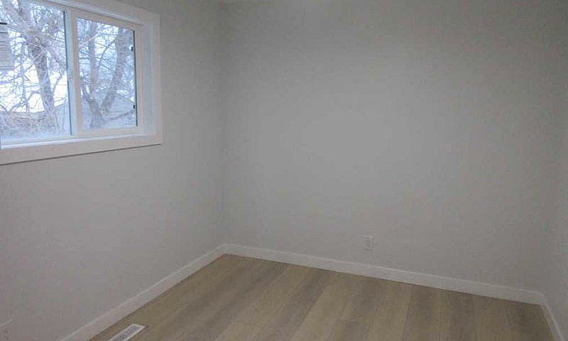Modern 3 Br 2 Bath F...