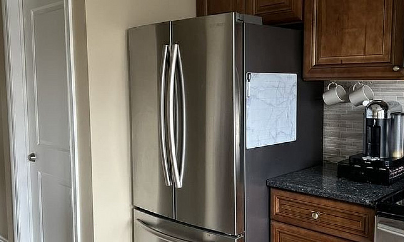 Bright, Spacious 2-F...