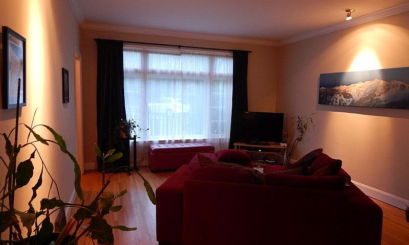 Lovely 2 Bed/1Bath N...