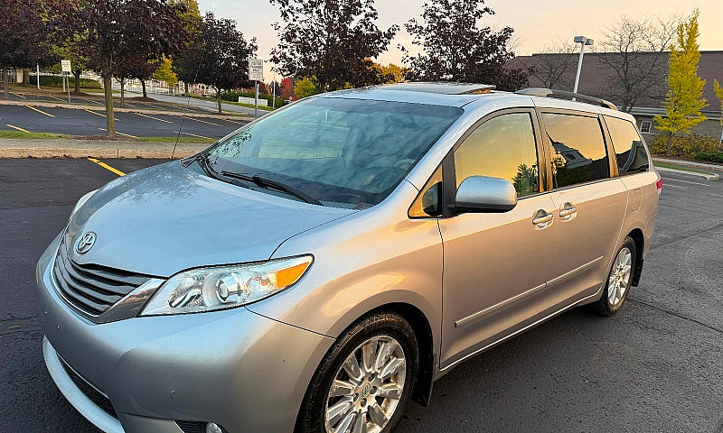 2011 Toyota Sienna X...