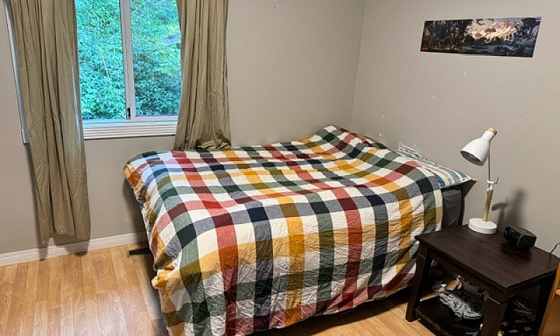 4 Bed   Den, 2 Bath ...