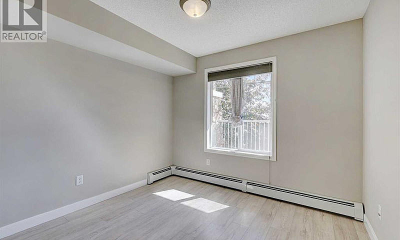 Beautiful 2 Bed +Den...
