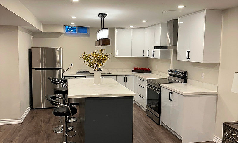 Luxury Modern One Be...