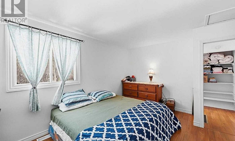 676 Laurier Blvd Bro...