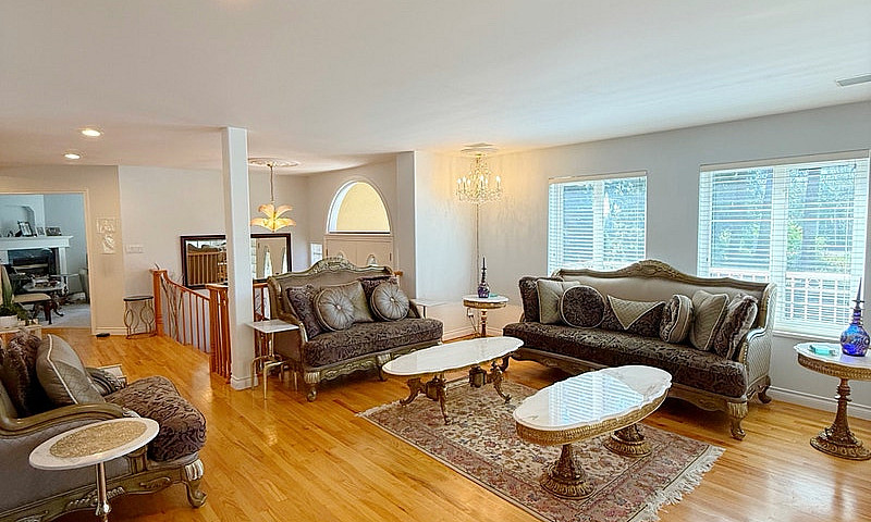 Luxury 5 Bed. 4 Bath...