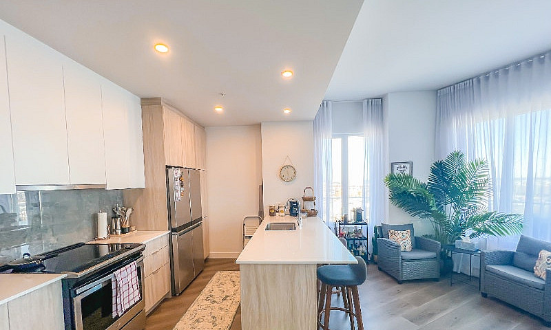 Luxueux 5 1/2 Condo ...
