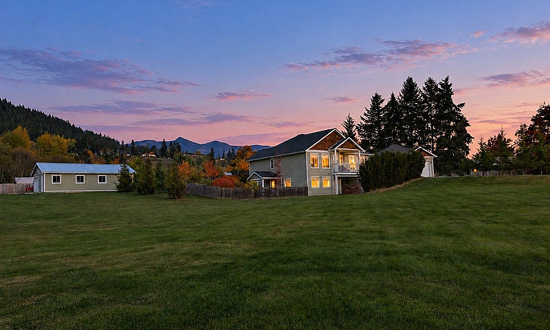 4 Beds 3 Baths - Acr...