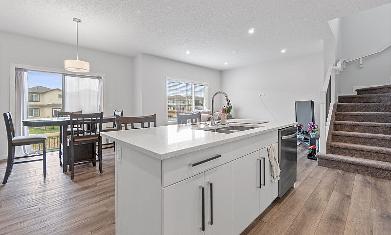 Stunning 4-Bedroom H...