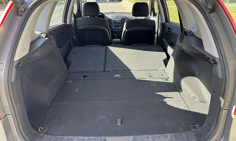 Hyundai Elantra Tour...