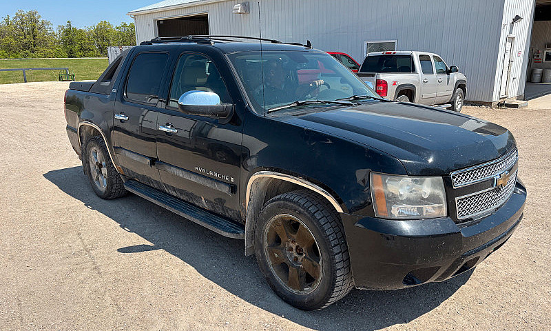 2008 Chevy Avalanche...