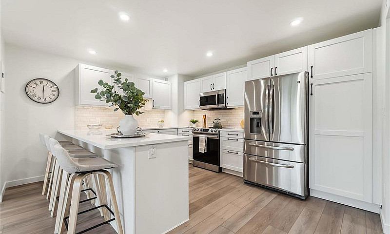 Stunning 1 Bedroom C...
