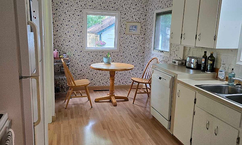 Charming 2 Bed, 1 Ba...
