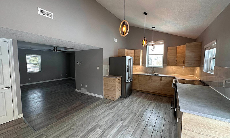 Bright Spacious 1Br ...