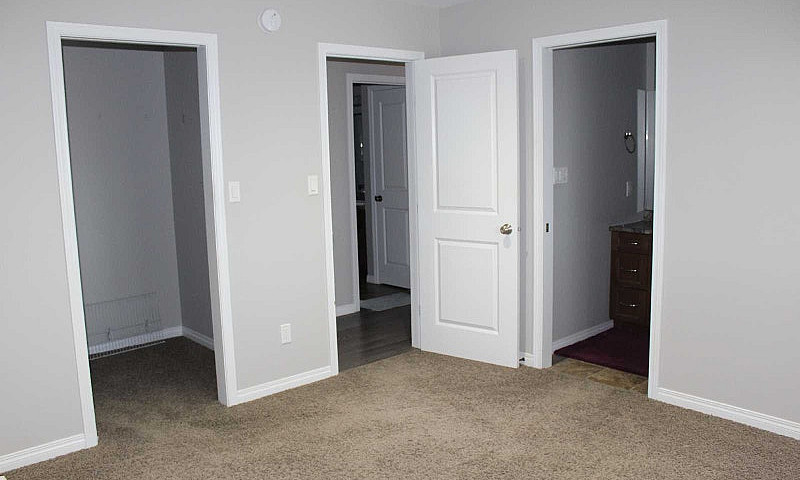 House For Sale In Qu...