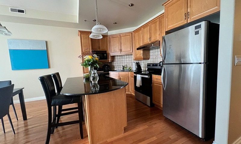 Large 2 Bedroom Cond...
