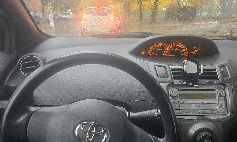 Toyota Yaris Rs 2010...