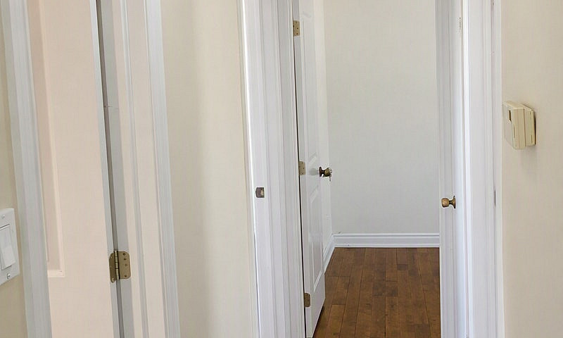 3-Br Main Floor Near...