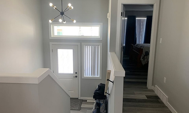 3 Beds 2.5 Baths Hal...