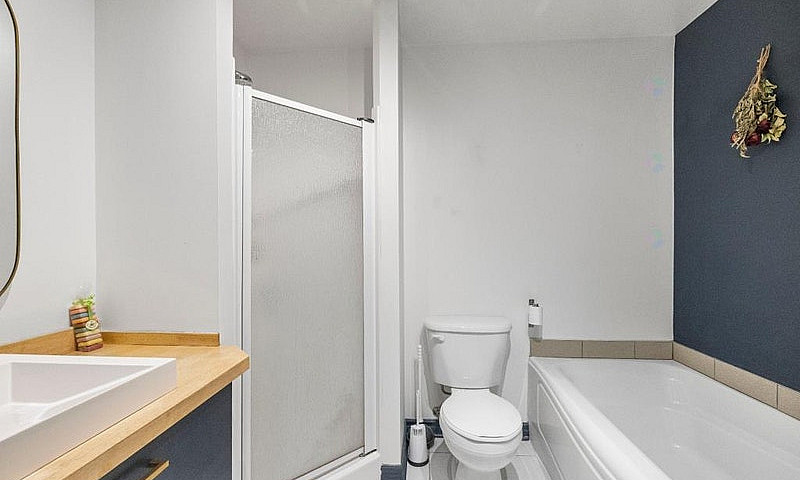 Condo À Louer – 2494...