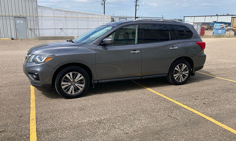 Nissan Pathfinder Sv...
