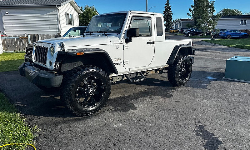 2013 Sahara Wrangler...