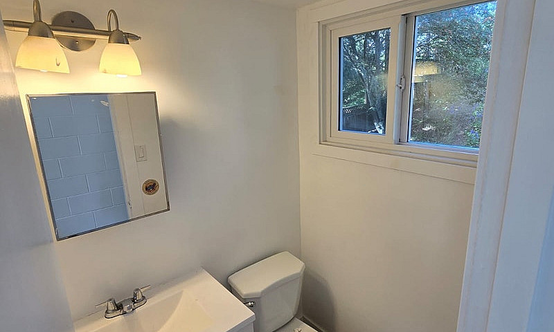 Newly Renovated 3-Be...