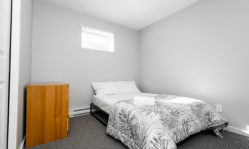 Fully Furnished 3 Be...