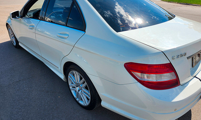 2011 Mercedes C250 4...